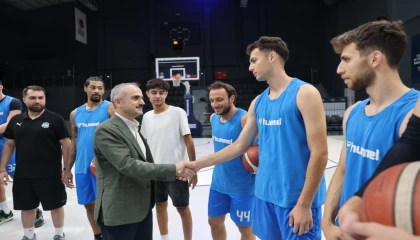 Çayırova basketbol takımına Başkan Çiftçi’den ziyaret