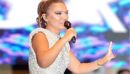Demet Akalın’dan Denizli’de izdiham!