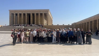 Denizli’den Ankara’ya vefa yolculuğu: Kadınlar Atatürk’ü ziyaret etti