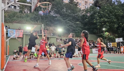 Gölcük’te rekor katılımlı sokak basketbolu turnuvası sona erdi