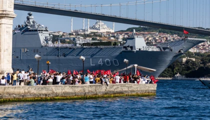 İstanbul Boğazı’nda görkemli geçit