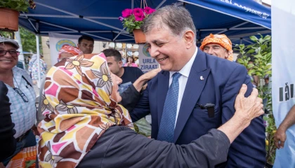 İzmir’de emeklilere destek sürüyor