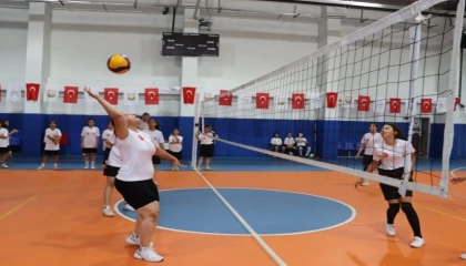Kız çocuklarından voleybol kursuna yoğun ilgi