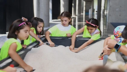 Minik arkeologlar Bursa’nın tarihi mekanlarını gezdi
