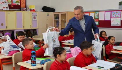 Sivas’tan eğitime nakit kırtasiye desteği