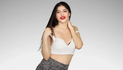 Ünlü manken Hazal Çakmak, dünya çapında başarıyla parlıyor