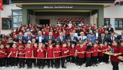 Akse İlkokulu’nda ilk ders zili çaldı