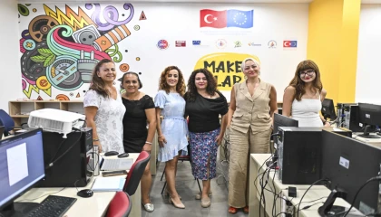 Antalya Muratpaşa’dan kadınlara dijital çağ eğitimi