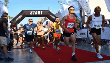 Ayvalık’ta maraton coşkusu: 24 ülkeden 1300 sporcu Balıkesir’de buluştu