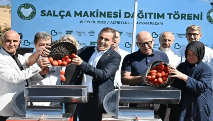 Balıkesir’de üreticiye salça makinesi desteği