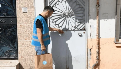Başkan Ahmet Akın’dan öğrencilere gıda desteği
