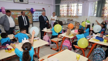 Başkan Şadi Özdemir’den “Okula hoş geldin” hediyesi