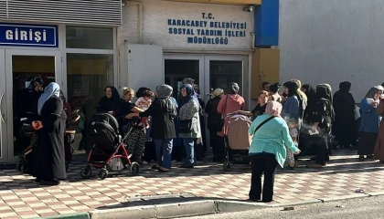Bursa Karacabey’den öğrencilere kırtasiye çeki desteği