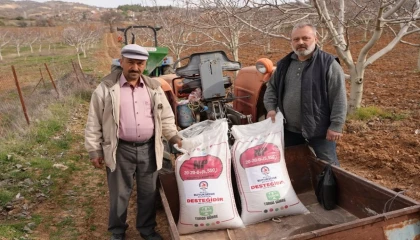 Denizli Büyükşehir’den üreticiye gübre desteği