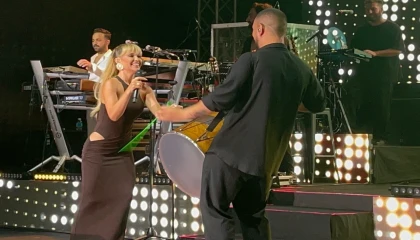 Derya Uluğ şarkısını ’milli’lere ithaf etti