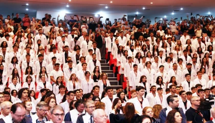 DEÜ’de yeni öğrenciler beyaz önlük giydi