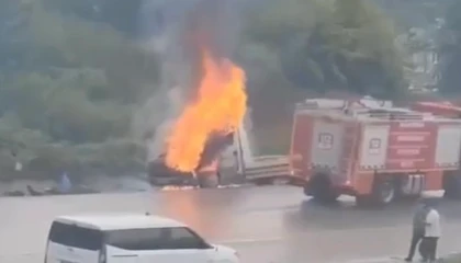 Düzce Akçakoca’da seyir halindeki çekici alev aldı!