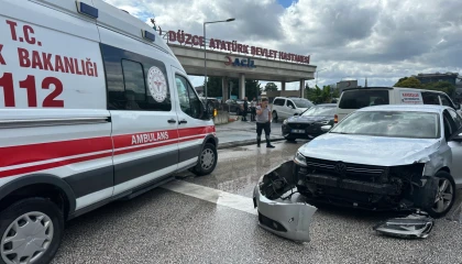 Düzce’de acil servis önünde yaralamalı kaza