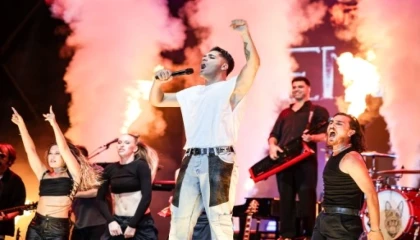 Emir Can İğrek’ten masalsı gece