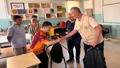 Geylani Derneği’nden Kahramanmaraş’ta öğrencilere kırtasiye desteği