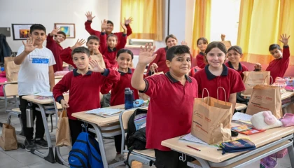İzmir Bornova’dan öğrencilere sağlıklı beslenme desteği