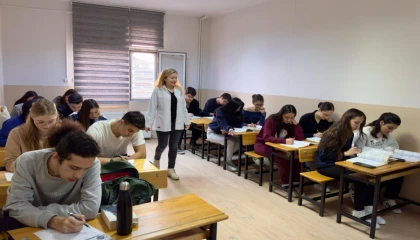İzmir Çiğli’de mezun öğrencilere YKS hazırlık desteği