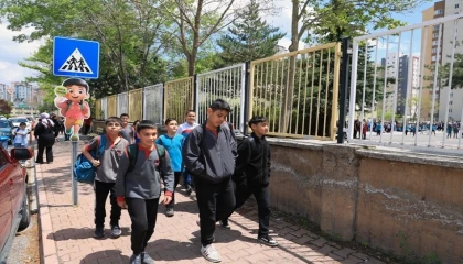 Kayseri Talas’ta sevimli ve güvenli okul geçitleri