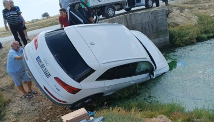 Keşan Yayla Köyü sahilinde otomobil su kanalına düştü