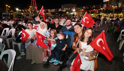 Kocaelililer, mili coşkuyu dev ekranda yaşadı
