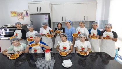 Mersin Mezitli’de minik şefler pizza yaptı