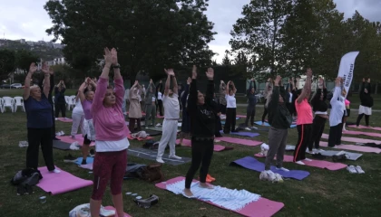 “Nefes Al İzmit” yoga etkinliğine Plajyolu’nda yoğun katılım