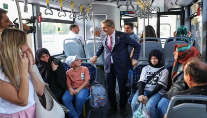 Sakarya metrobüs hattı genişletildi... Başkan Alemdar, vatandaşlarla birlikte yolculuk yaptı