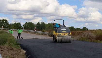 Sakarya’nın kuzeyinde 4 mahalle daha sıcak asfalt konforu