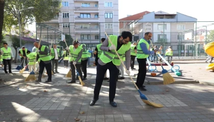 Vatandaş seferber, mahalle tertemiz oldu