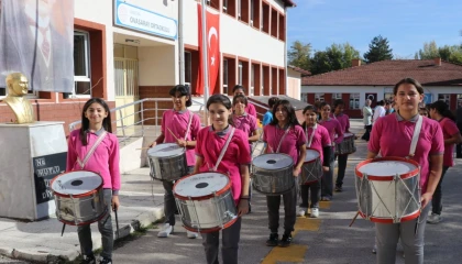 Amasya’da köy okulu bando kurdu