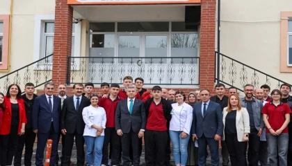 Artvin Valisi Ergün lise öğrencileriyle bir araya geldi