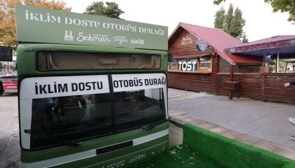 Atıklardan otobüs durağına ödül