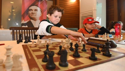 Bursa Osmangazi’de Cumhuriyet ruhu satranç turnuvasıyla canlandı