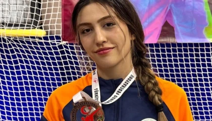Bursa’da Osmangazili taekwondocudan bronz madalya