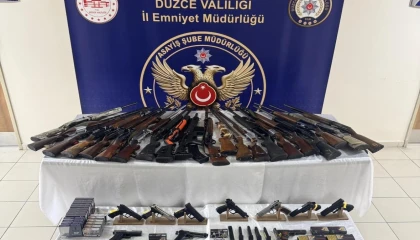 Düzce’de silah teşhirine 20 gözaltı!