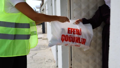 Efes Selçuk’ta beslenme çantaları dayanışma ile doluyor