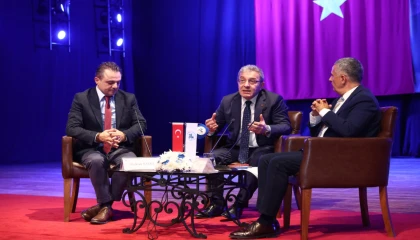 Gazeteci Çelik Türkiye’nin konumunu DEÜ’de değerlendirdi