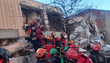 Gebze’de bina çöktü: 5 kişi enkaz altında