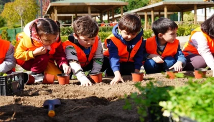 İstanbul Maltepe’de minik eller toprağa can veriyor