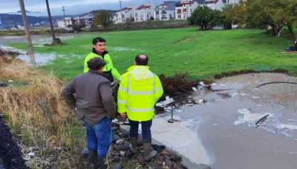 İzmir Bergama aşırı yağışlarla mücadele ediyor