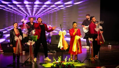 İzmir Güzelbahçe’de 102. yıl coşkusuna kortej ve konserli kutlama