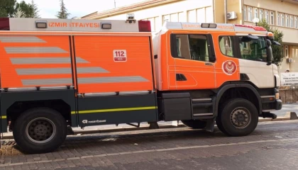 İzmir İtfaiyesi deprem sonrası destek için Sındırgı’da
