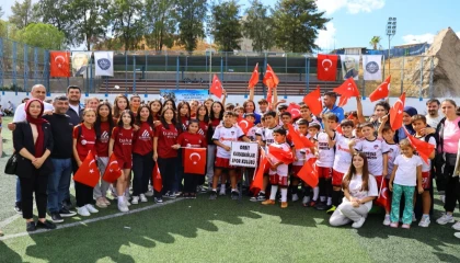 İzmir Karabağlar’da amatör spor kulüplerine büyük destek