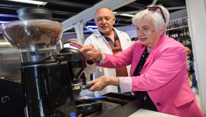 İzmir’de ileri yaş baristalar iş başında