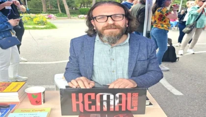 İzmir’de kültürle emek birleşti... Check-Up Oto Servis’te dostluk, üretim ve sanat konuşuldu